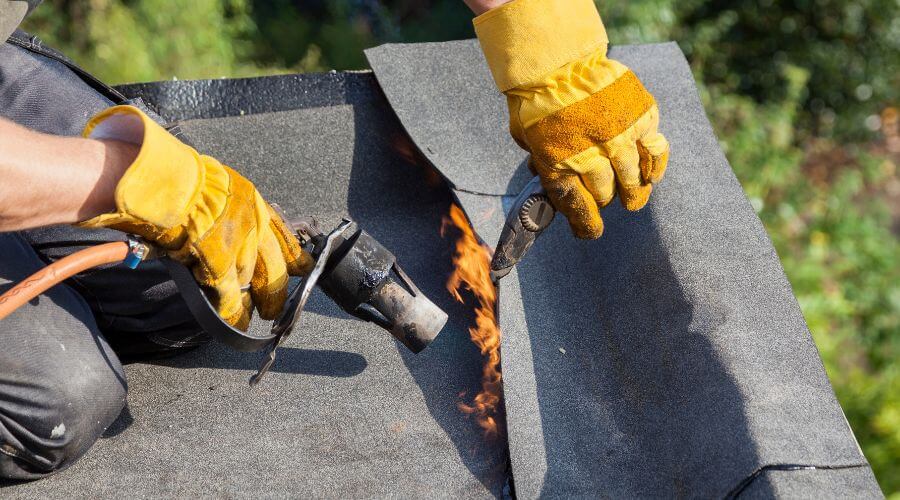 Professional gutter cleaning in Vega Alta, PR